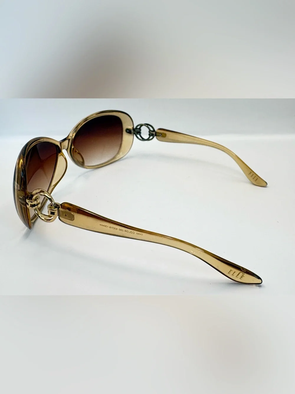 Elle oval lens